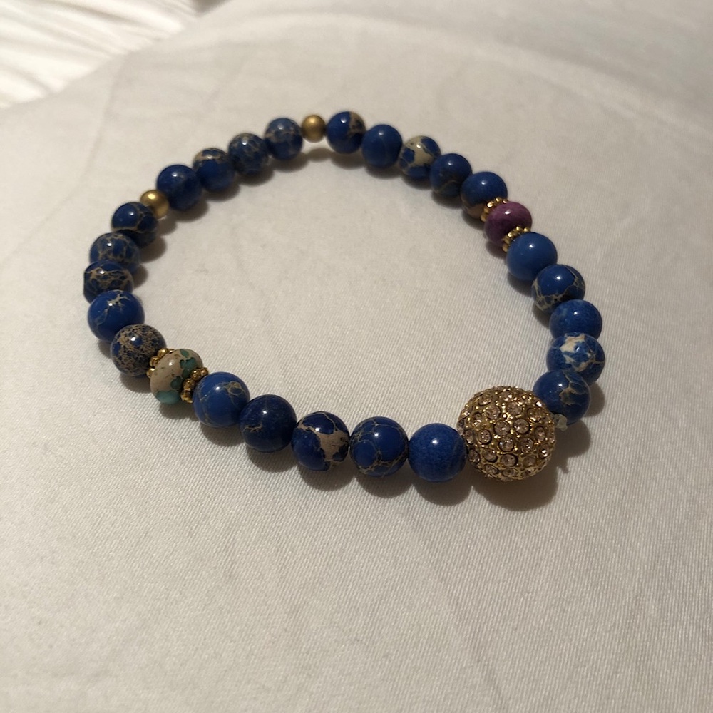 Blue stone bracelet with pendant
